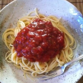 トマトソースの冷製スパゲッティ